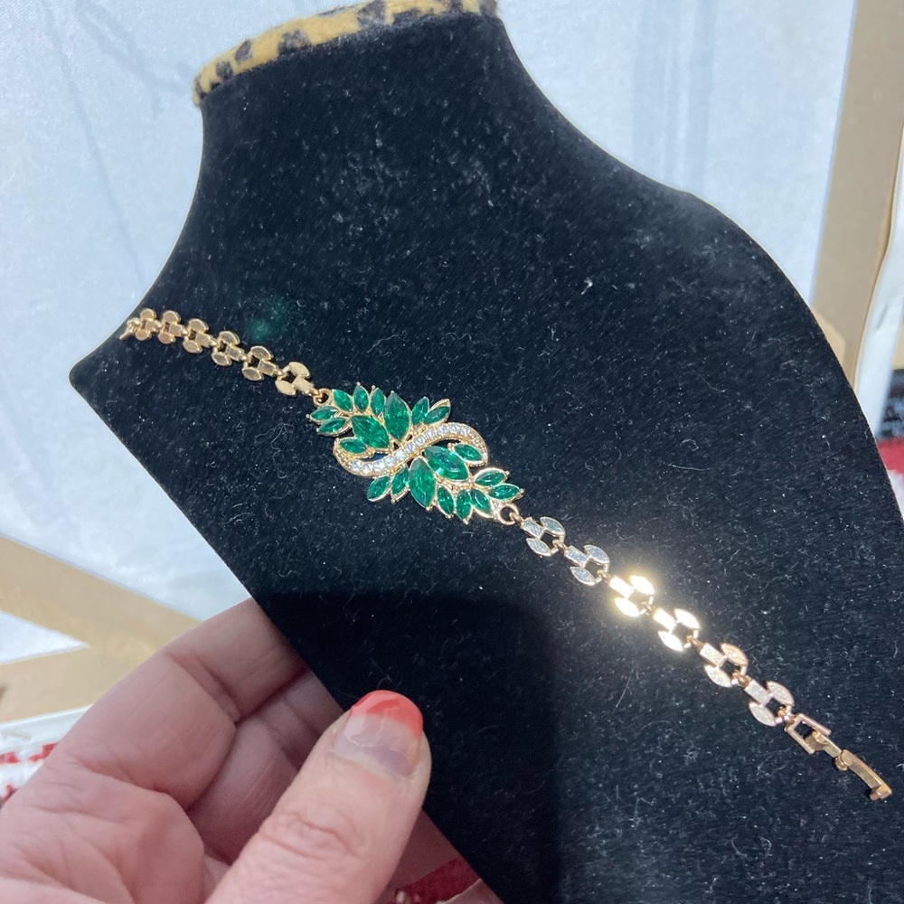Gold Tone Chain Link Bracelet Green Marquis Rhinestone Leaf Charm Cluster